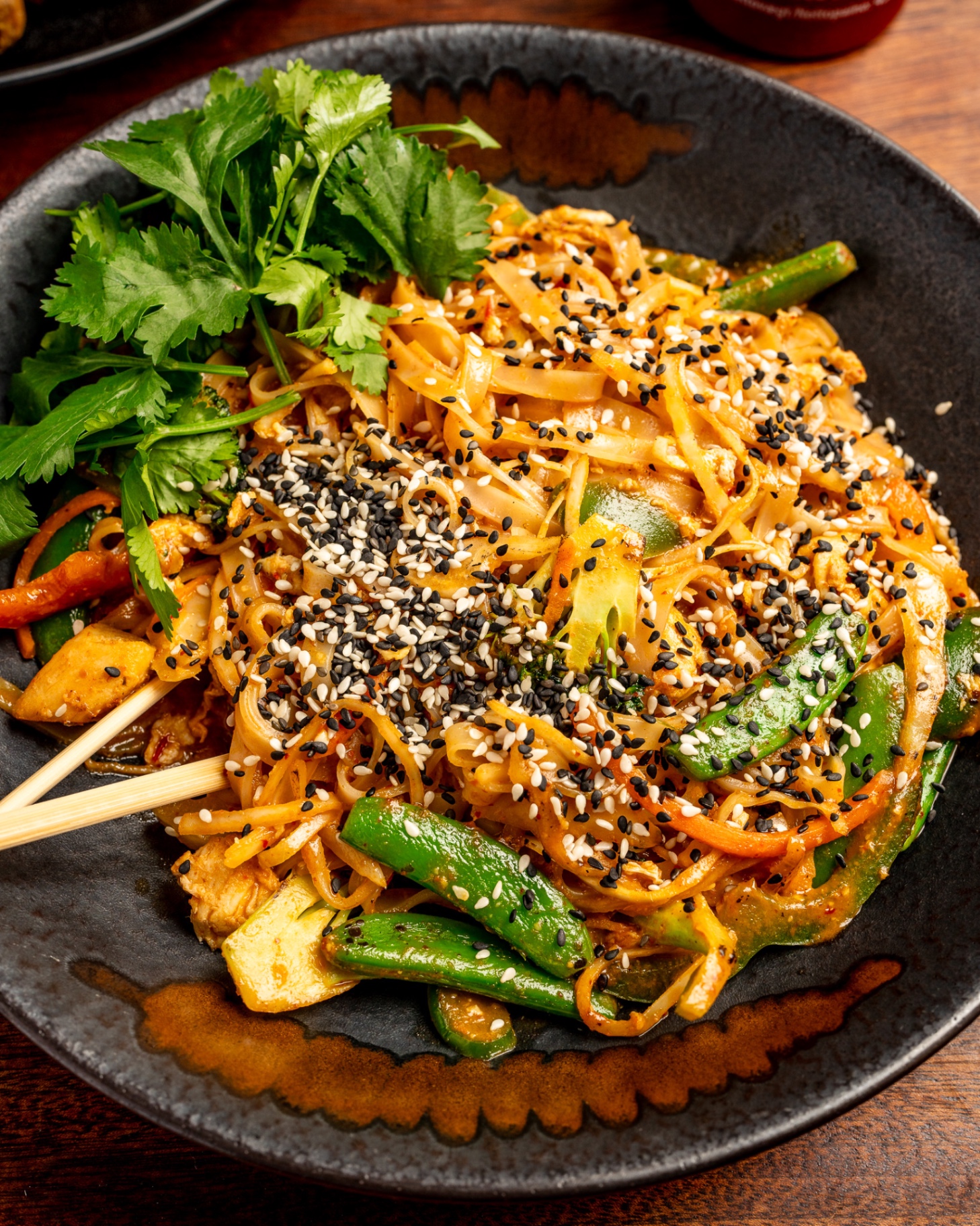 Pad Thai med sesam og koriander