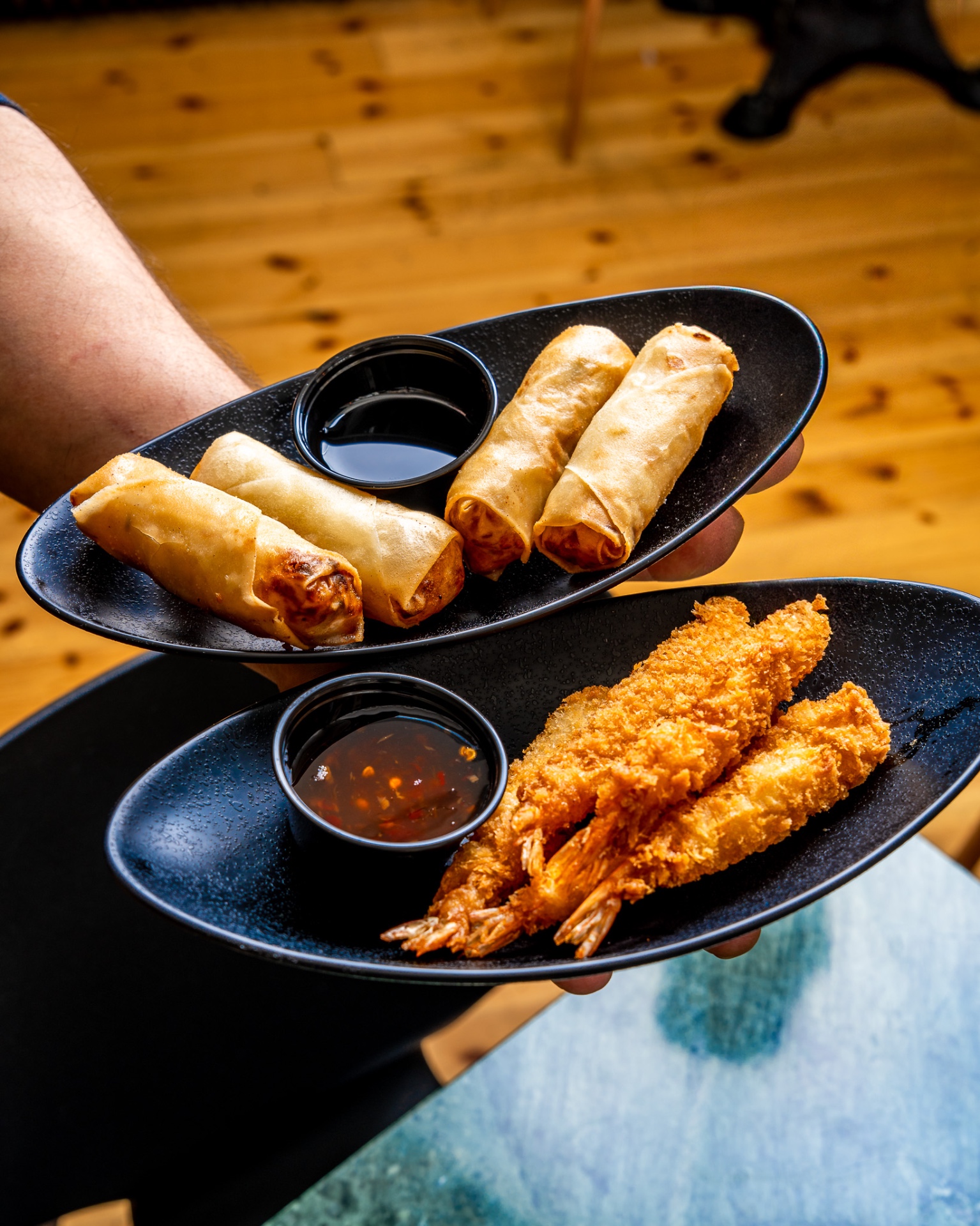 Sprøde forårsruller og panko-rejer